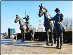 广场大型铜马雕塑