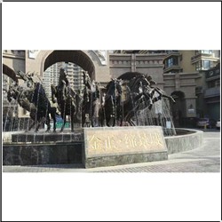 喷泉铜马雕塑