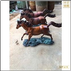 铜马雕塑之马的习性
