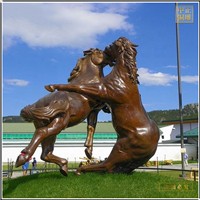 铜马打架铜雕塑
